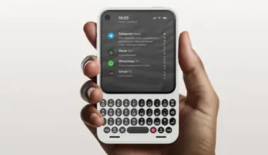 New retro style phone Clicks Communicator is made just for messaging