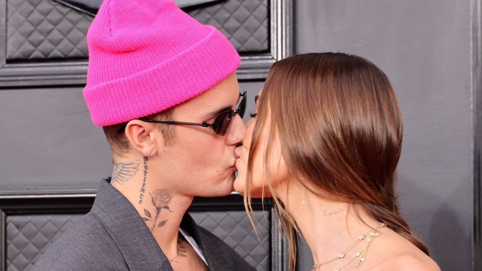 LAS VEGAS, NEVADA - APRIL 03: (L-R) Justin Bieber and Hailey Bieber attend the 64th Annual GRAMMY Awards at MGM Grand Garden Arena on April 03, 2022 in Las Vegas, Nevada. (Photo by Amy Sussman/Getty Images)