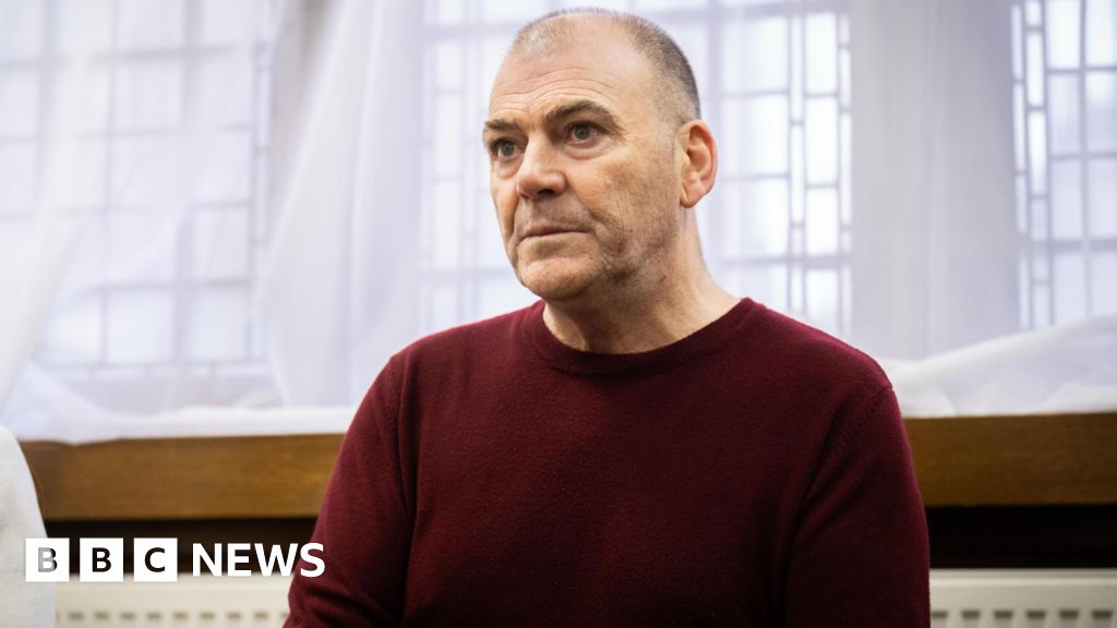 Apologise to sacked bus driver, London Assembly motion demands - BBC