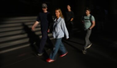 Why some economists go against the flow on RBA rate bet