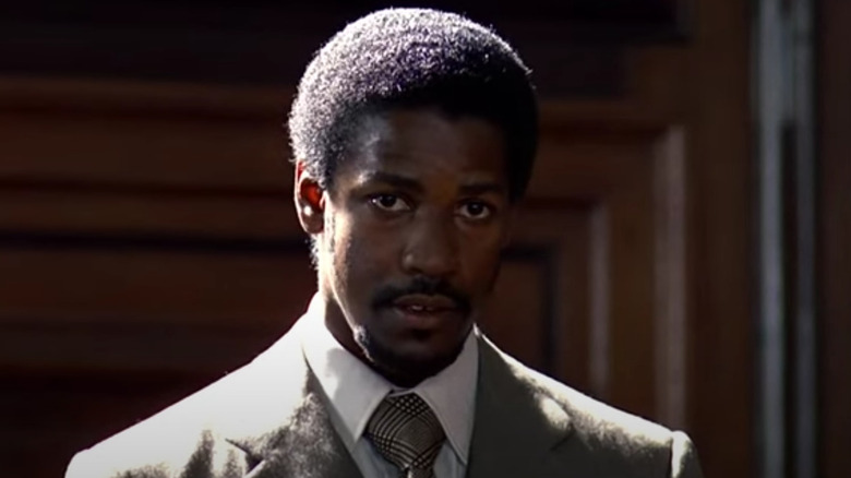 Denzel Washington's Steve Diko wearing a suit in Cry Freedom