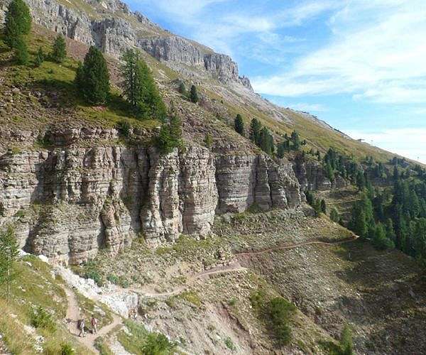Thunderstorm, not eclipse, drove tree signal spike in Dolomites