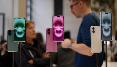 Which smartphone was the world’s best-seller in 2025?