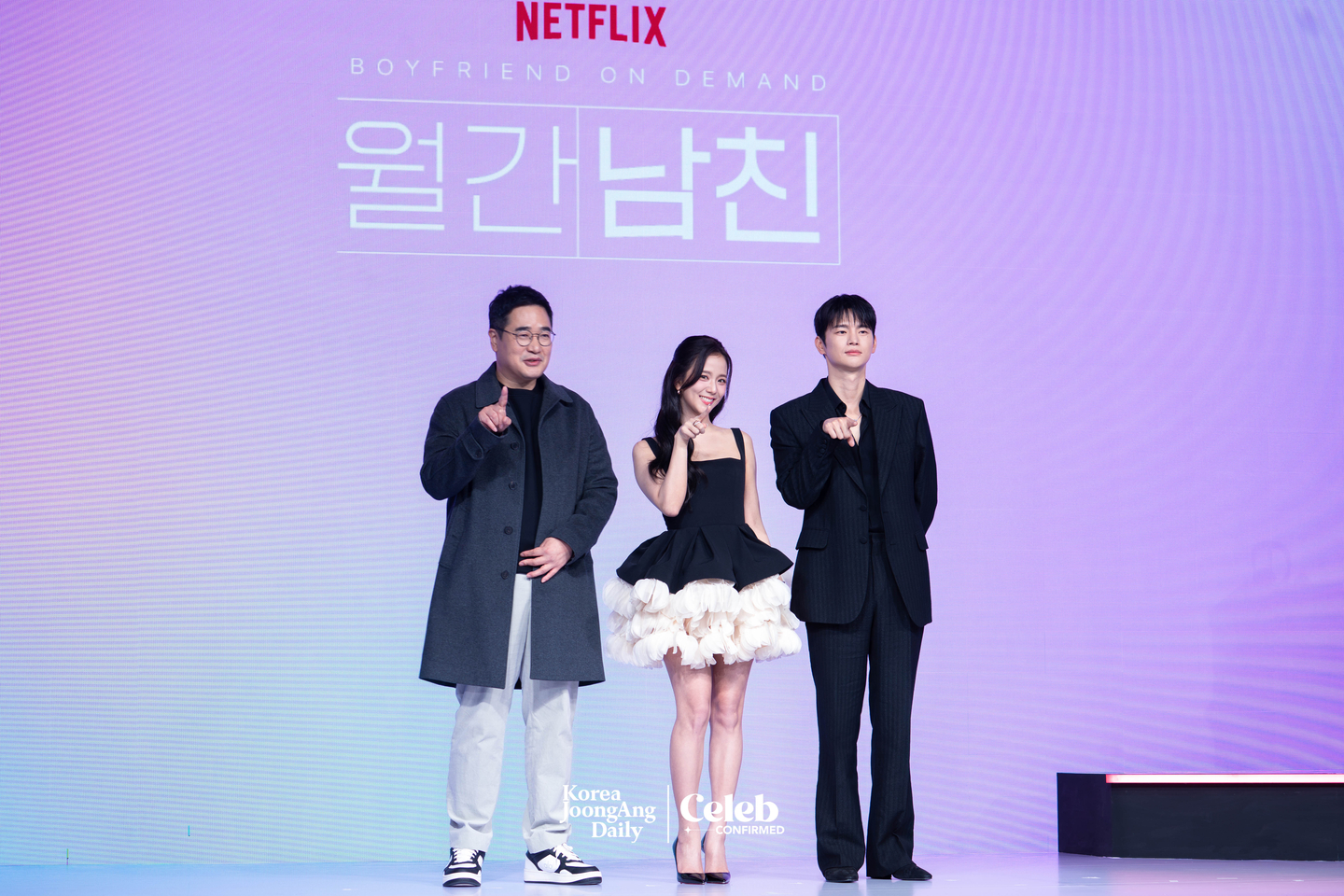 The cast of the Netflix original series “Boyfriend on Demand” poses for a photo during a press conference at the JW Marriott Dongdaemun Square Seoul in central Seoul on Feb. 26. [DANIELA GONZALEZ PEREZ]