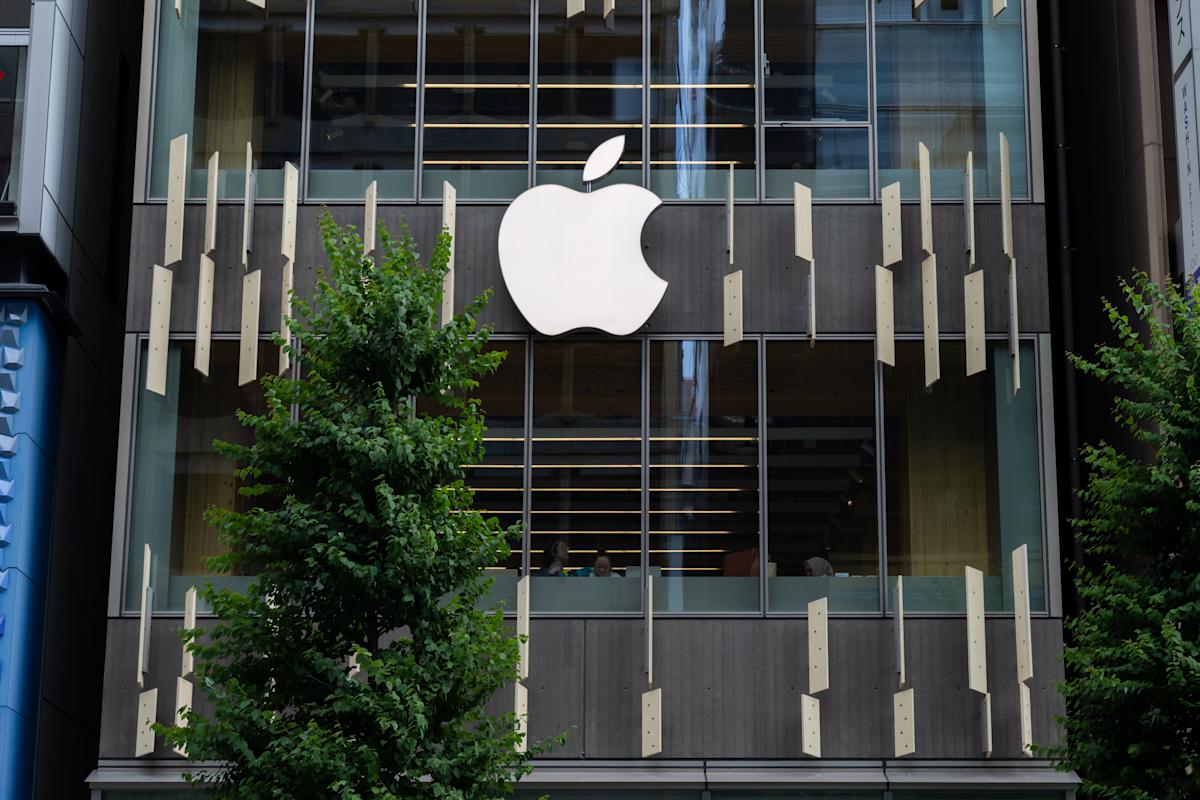 Apple's Siri relaunch is reportedly behind schedule