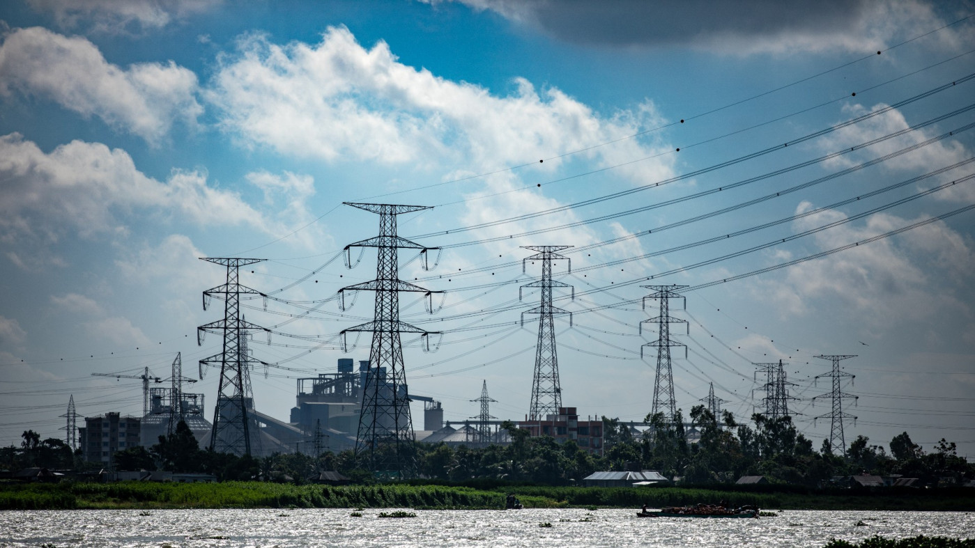 Bangladesh levies import taxes on fuels—~26.5% HFO, ~2% LNG, ~5% coal—directly impacting electricity costs. Photo: TBS