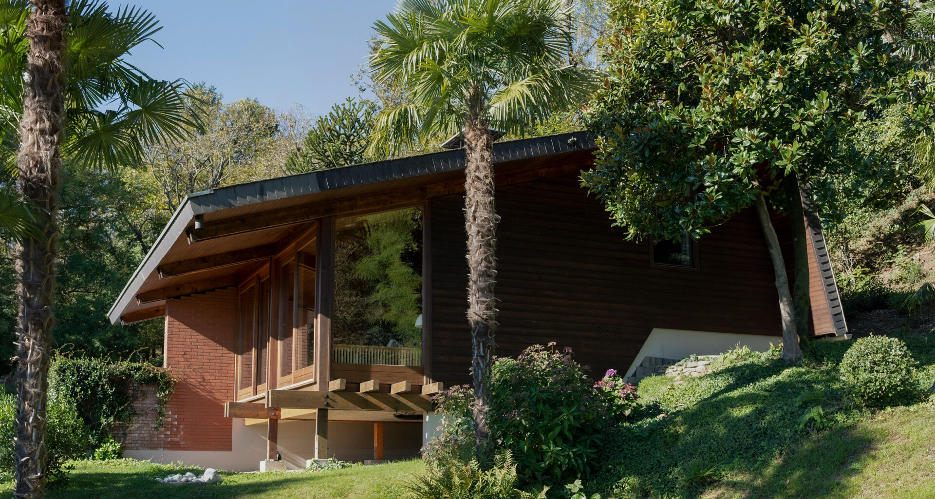 Renovated house in Vernate by Enrico Sassi