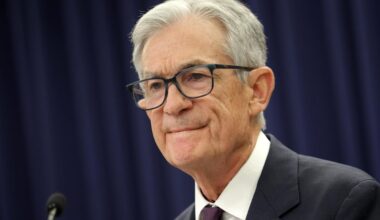 Jerome Powell is facing a ‘puzzlement’ of economic data, with contradictions likely to freeze any immediate action on the base rate