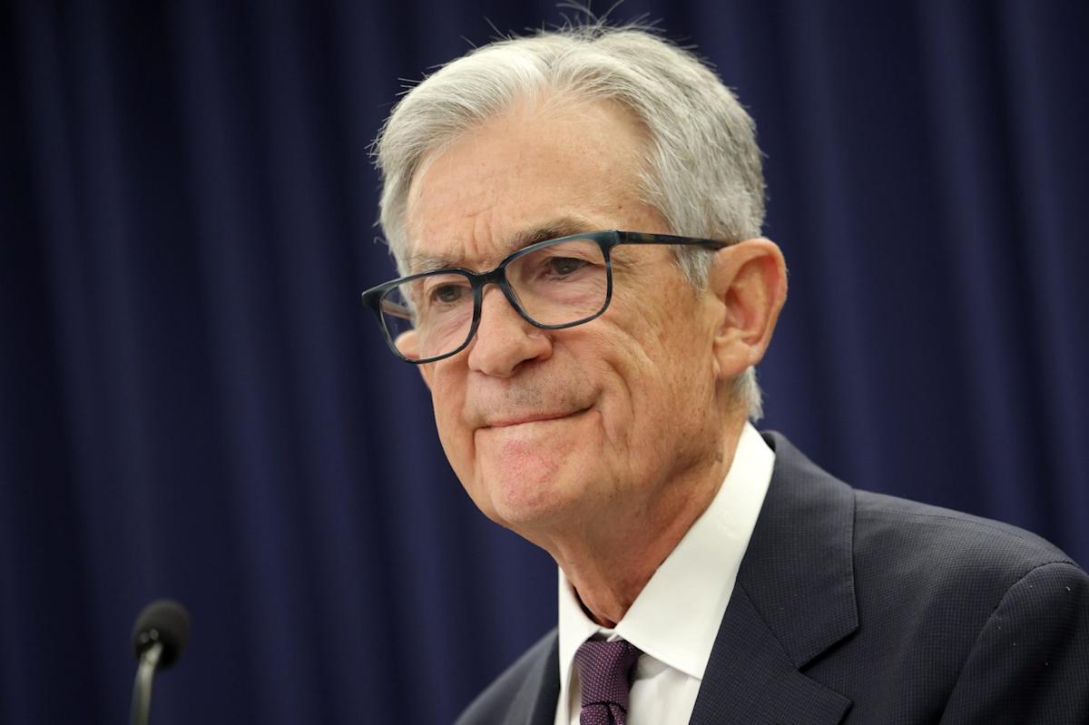 Jerome Powell is facing a ‘puzzlement’ of economic data, with contradictions likely to freeze any immediate action on the base rate