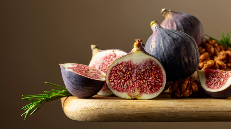 Figs on a platter