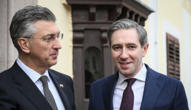 Simon Harris says he wants to put an age restriction on social media use - The Journal