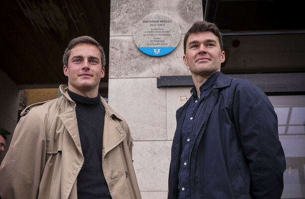 'An unmistakably Dublin writer': Plaque unveiled at childhood home of Brendan Behan - The Journal