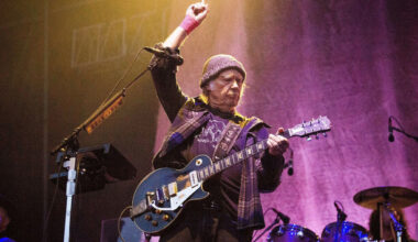 Singer Neil Young unexpectedly cancels entire European tour, including Cork date - The Journal