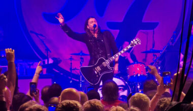 Foo Fighters rock packed Dublin venue after fans scramble for tickets to surprise gig - The Journal