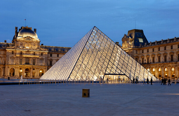 Louvre Museum’s director resigns in wake of €88m jewels heist - The Journal