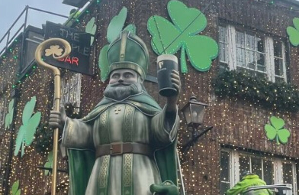 Temple Bar tourist trap pub installs giant St Patrick with a pint, then covers it with a bin bag - The Journal