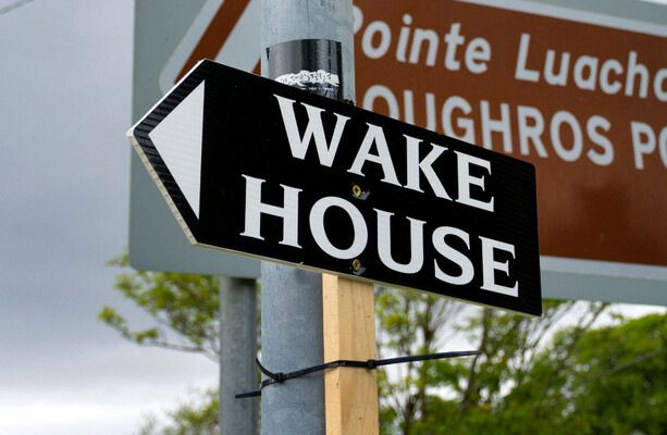 Limerick priests says banning open-coffin wakes in churches is ‘regrettable and problematic’ - The Journal