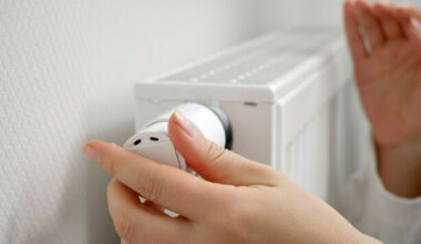 Almost 320,000 households behind on energy bills as arrears hit record high - The Journal