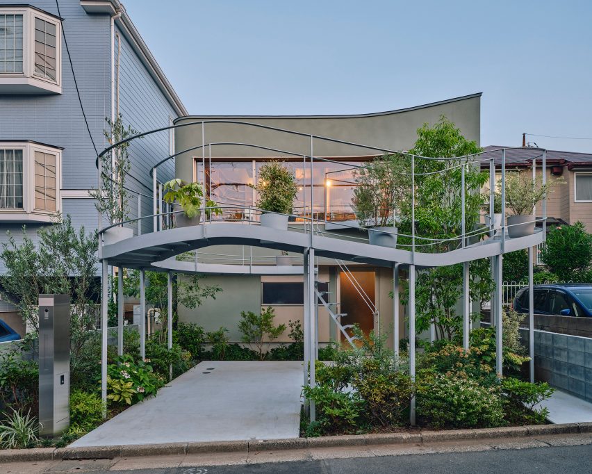 House in Nakano by HOAA