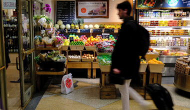 Did the US economy show any cracks in the fourth quarter?