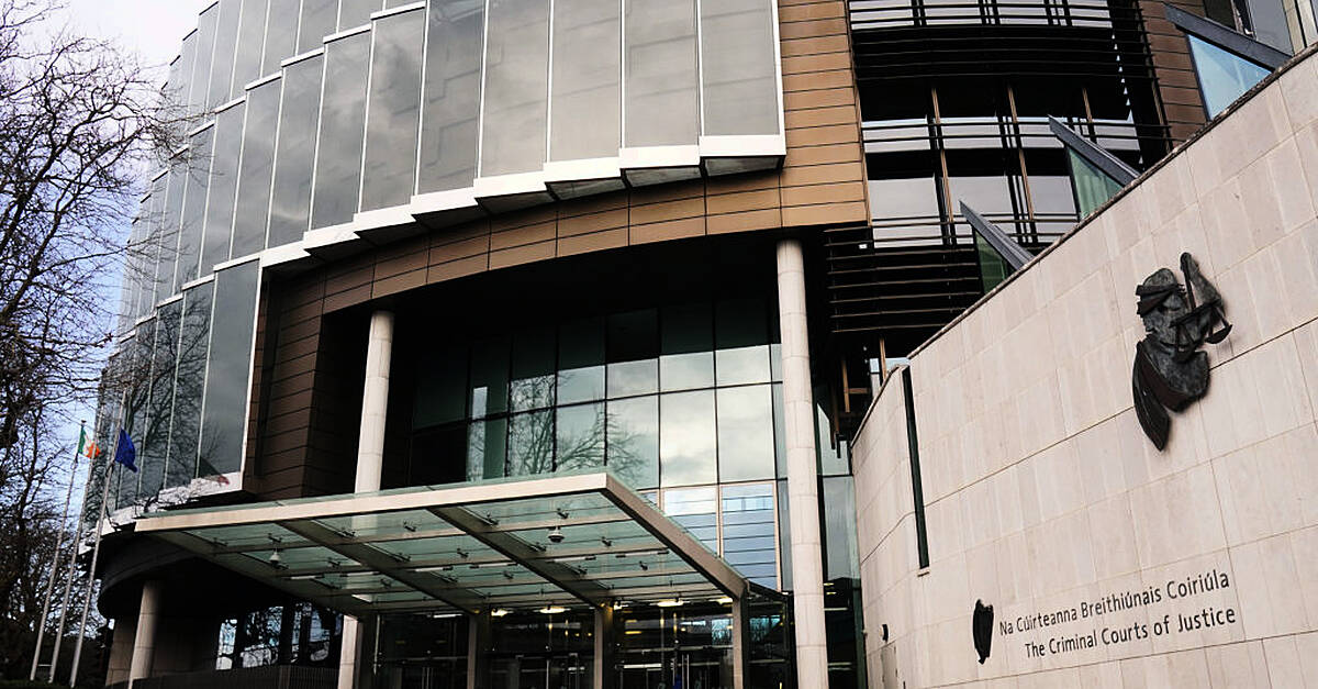 Jail for man with 129 previous convictions who stabbed doctor multiple times