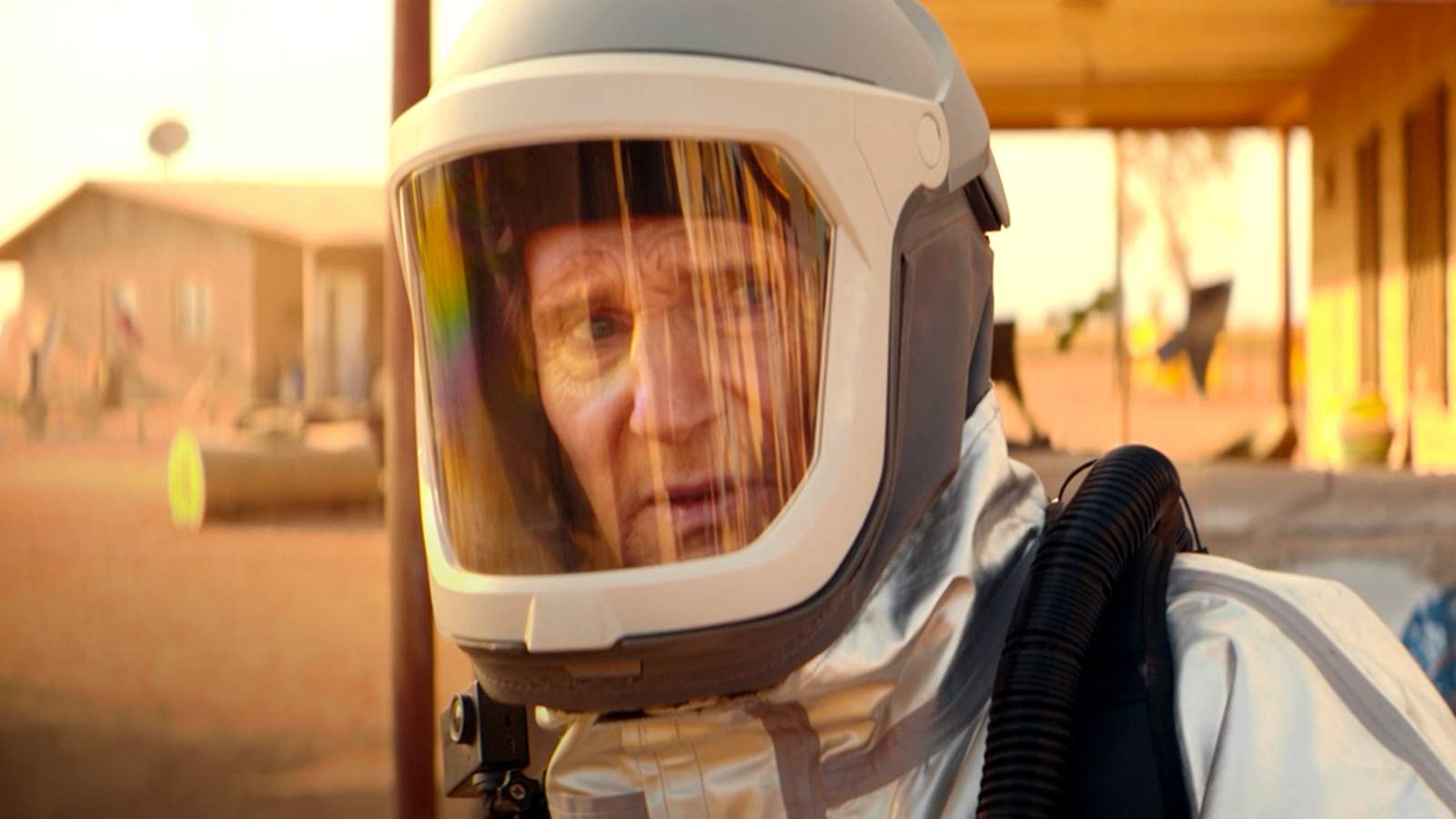 Liam Neeson's New R-Rated Sci-Fi Thriller Movie Debuts To Outstanding Rotten Tomatoes Score