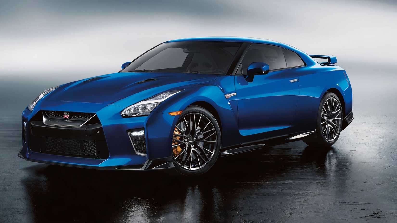 3/4 front view of 2023 Nissan GT-R
