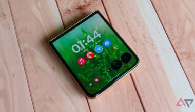 Android 16 arrives painfully late on Motorola’s flagship Razr foldables
