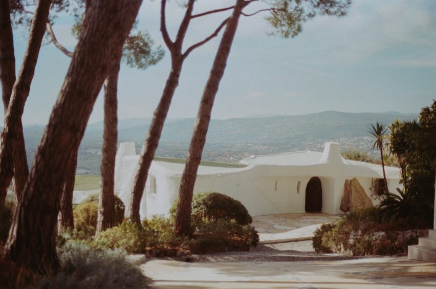 Dragonhill Residence by Jacques Couëlle