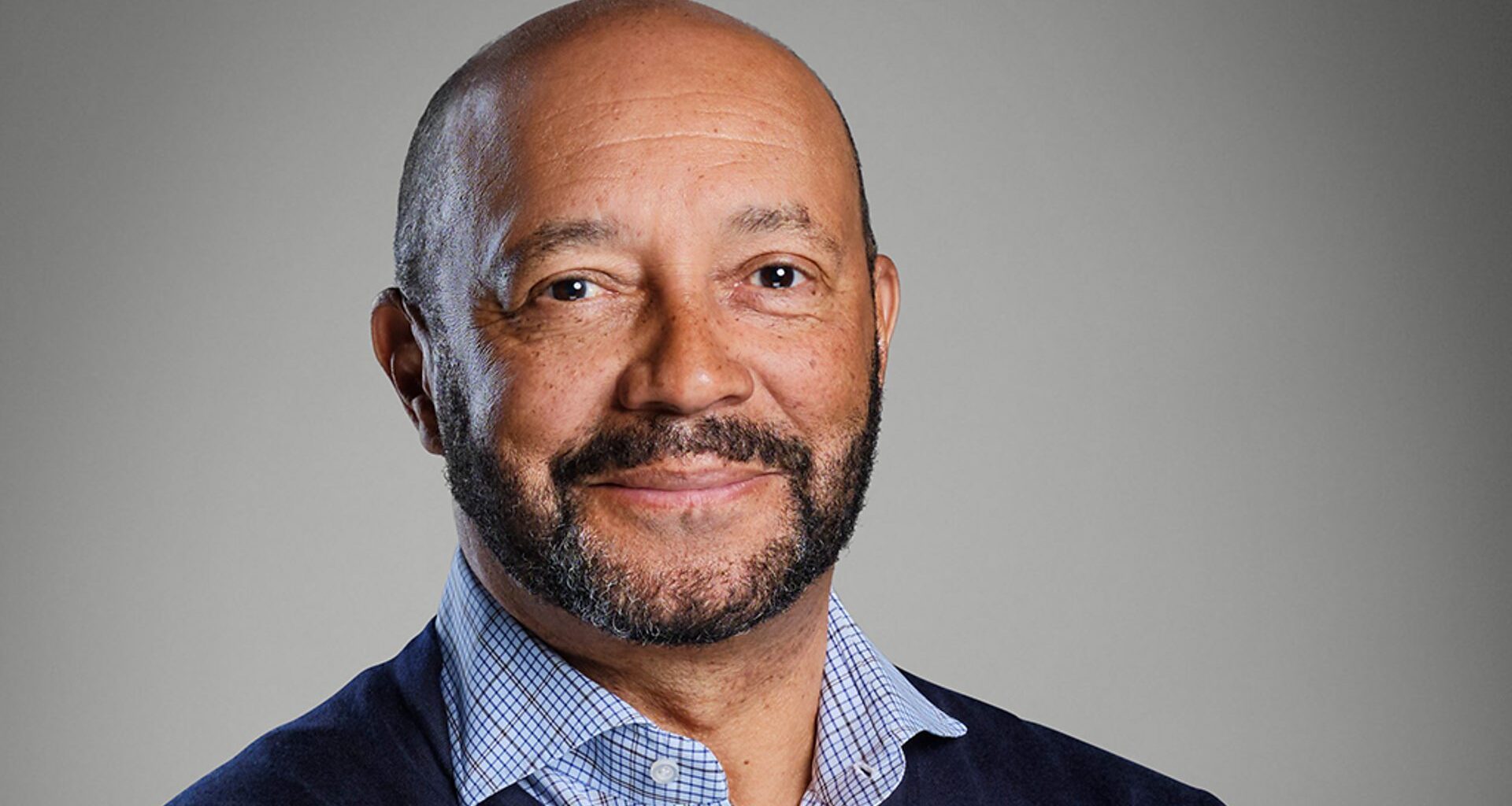 Sir Damon Buffini to stand down