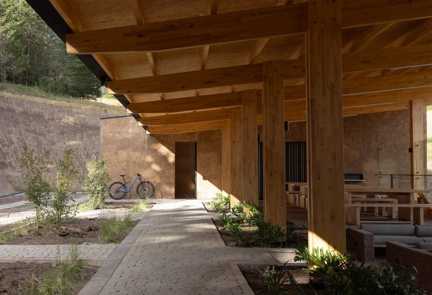 Low-rise building on a hillside in Ecuador