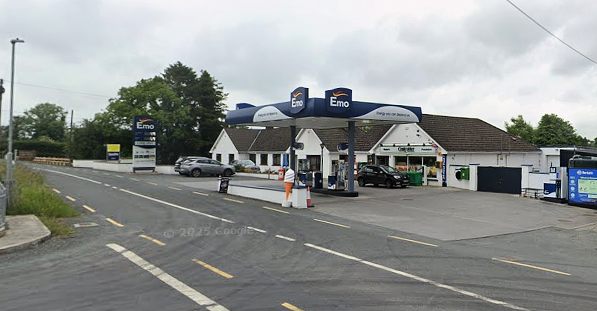 Popular local service station and shop sold