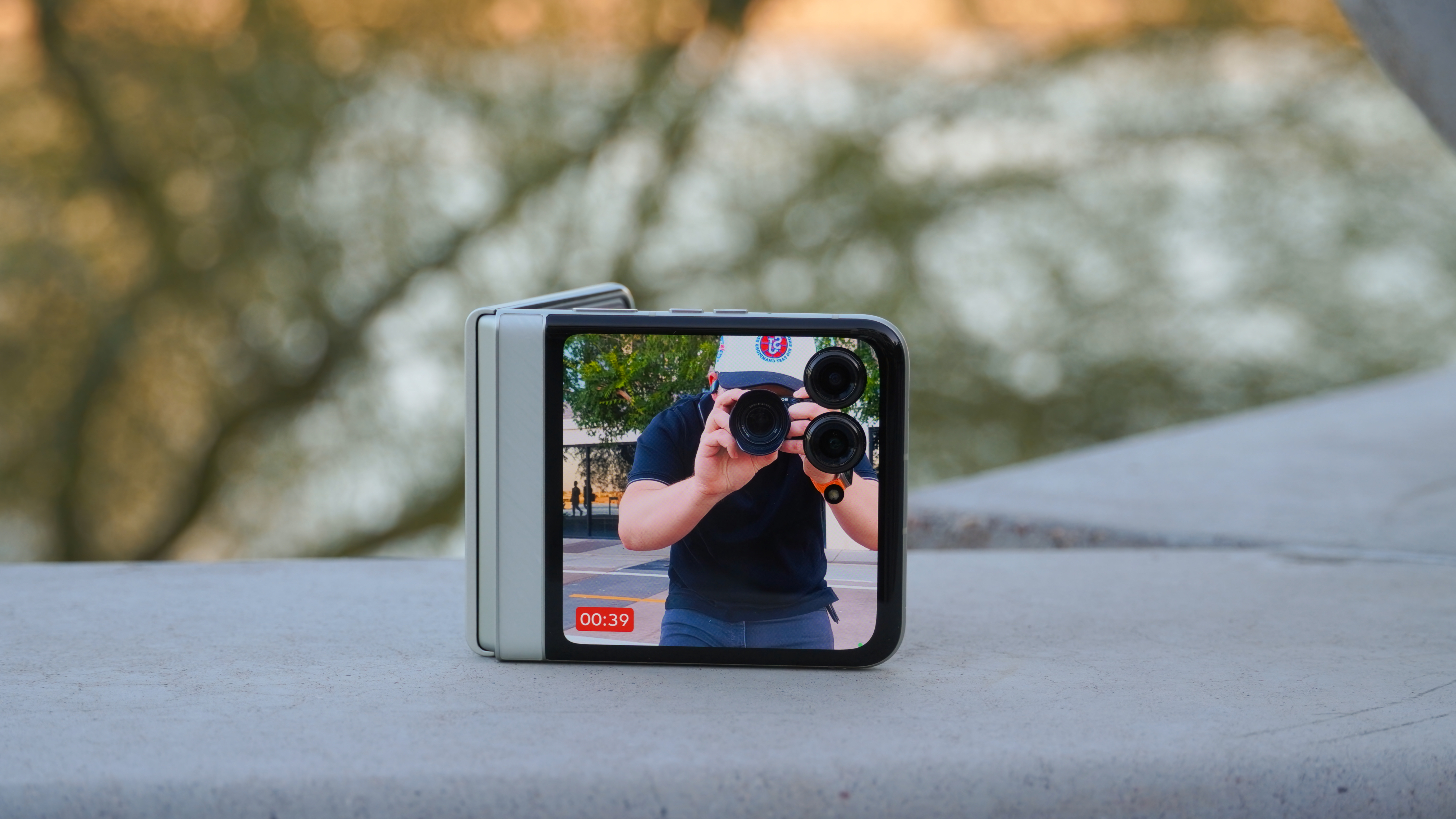 The Motorola Razr 2025 in the Pantone Lightest Sky colorway.