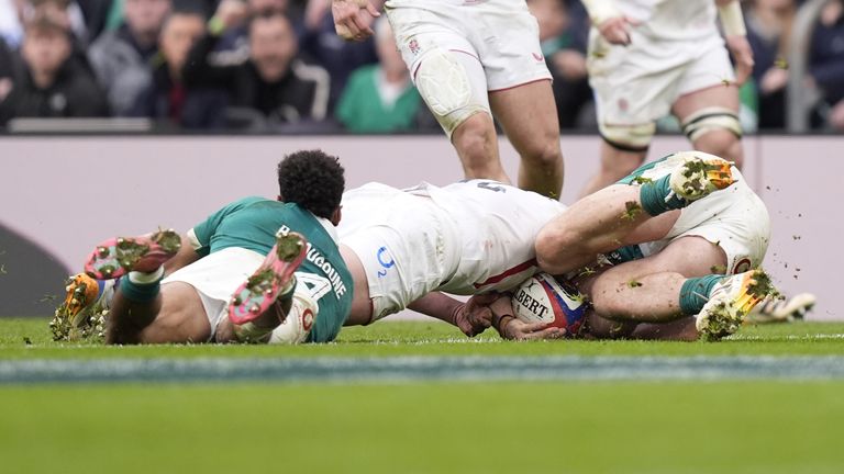 Fraser Dingwall scored for England in the final play of the first half, but Ireland started the second period stronger too