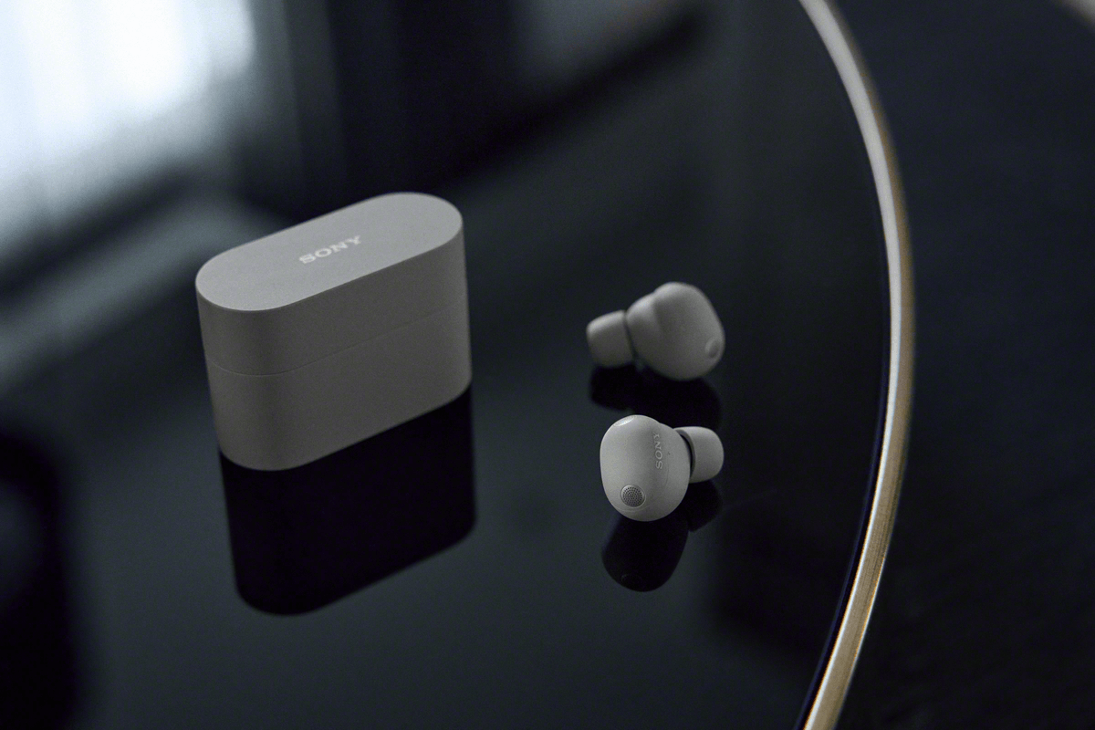 Sony WF-1000XM6 earbuds