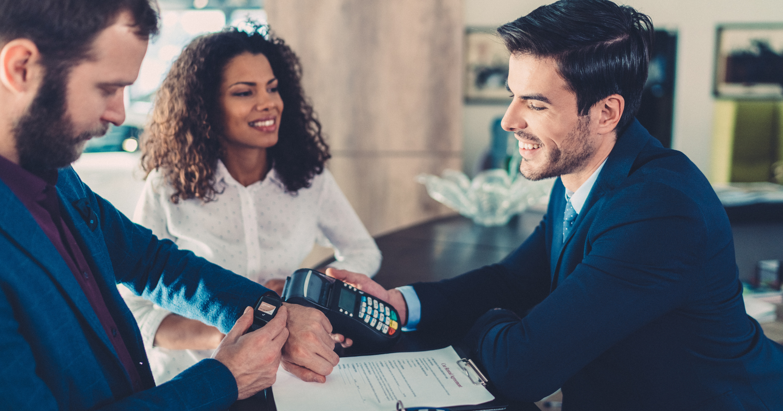 8 spending habits that keep you looking rich but actually broke, according to financial advisors