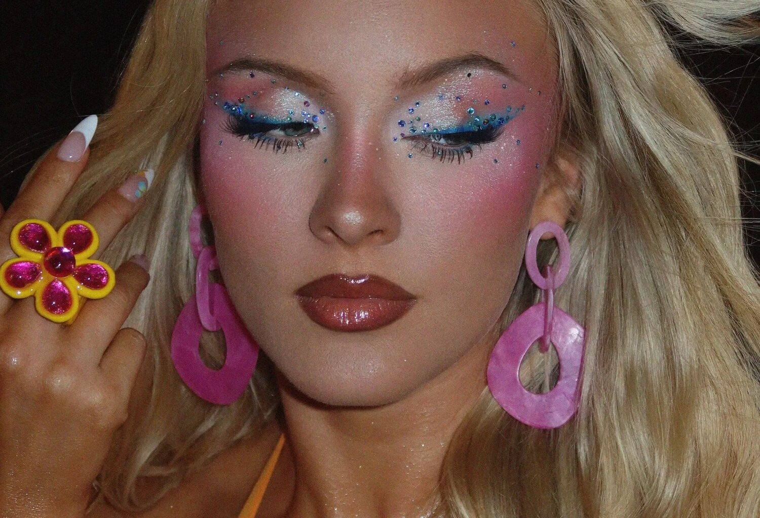 Delving into Zara Larsson’s “Midnight Sun” Makeup — Strike Magazines