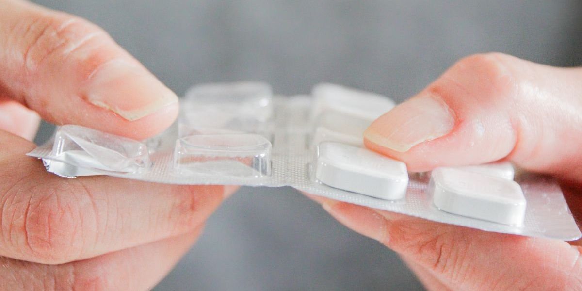 Popular cholesterol supplement linked to rare but reversible eye damage at high doses