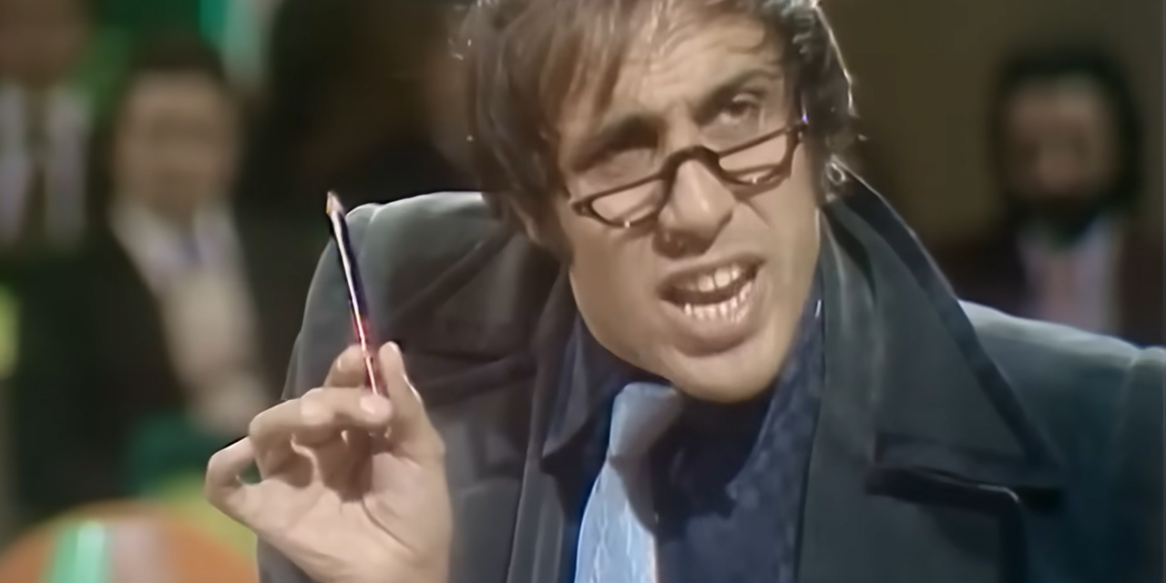 Adriano Celentano als Professor verkleidet