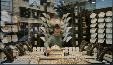 Lebanon's economic crisis: Gold reserves as a lifeline?