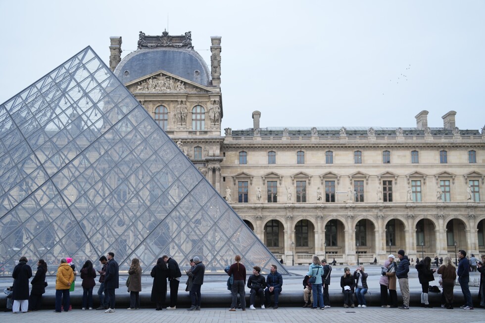 Paris prosecutors say nine people have been arrested in Louvre ticket fraud investigation
