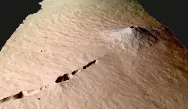 Young Mars volcano hides a powerful magma engine beneath the surface