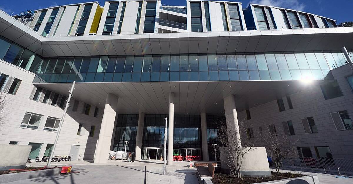 ‘We will not take that step again,’ minister says of children’s hospital contract