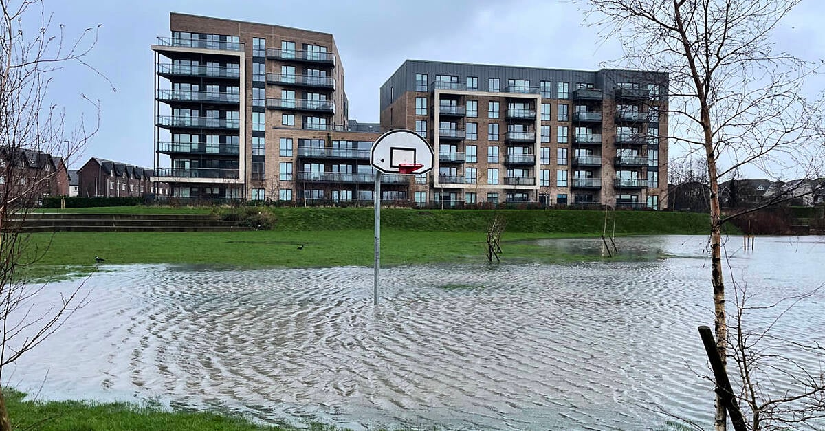 Weather warnings forecast rain and ice as Dublin hit by flooding