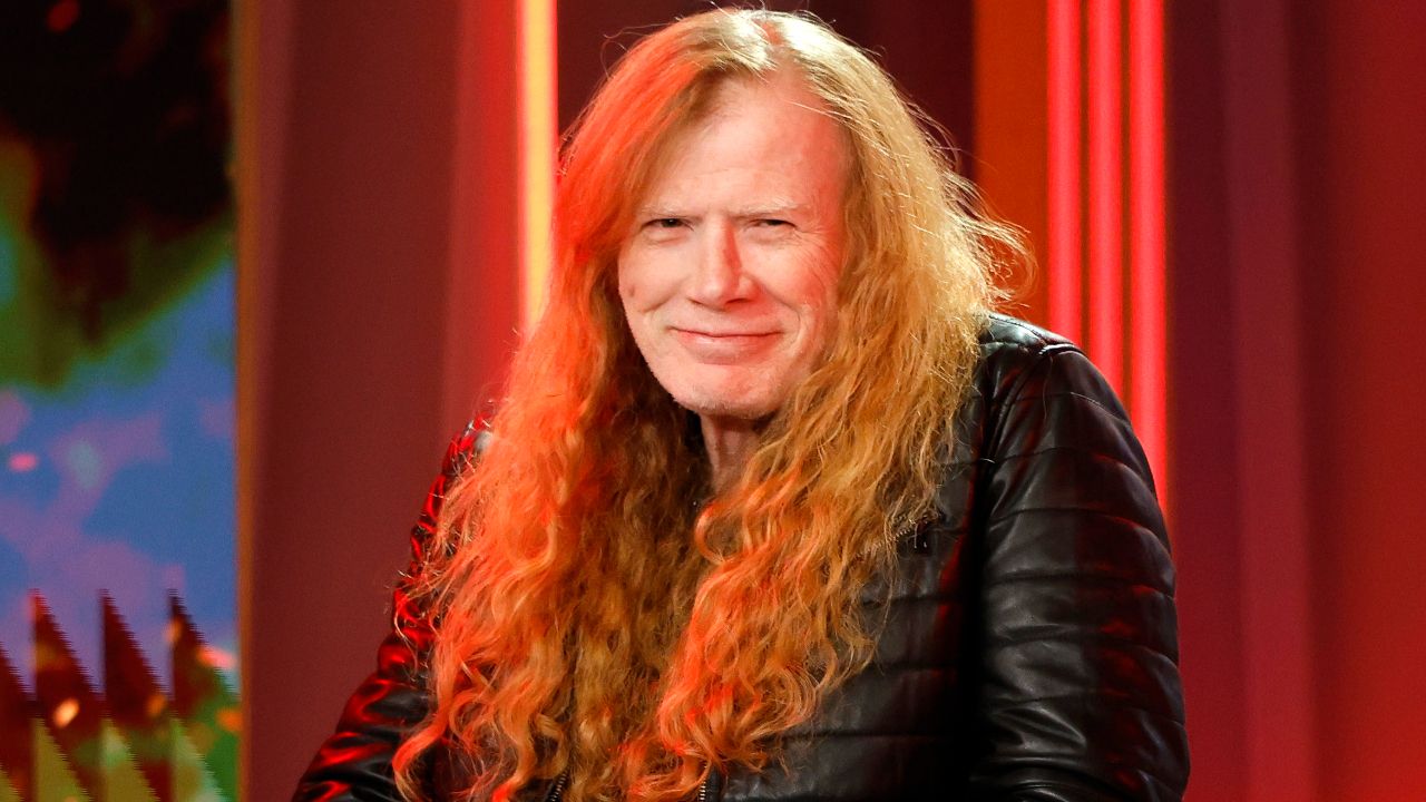 Dave Mustaine smiling