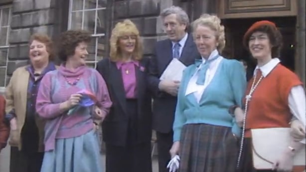 An Taoiseach Garret FitzGerald poses for the cameras with Alice Glenn, Nora Owen, Mary O'Rourke, Monica Barnes, Myra Barry, Máire Geoghegan-Quinn, Madeleine Taylor-Quinn, Mary Harney and Tras Honan.