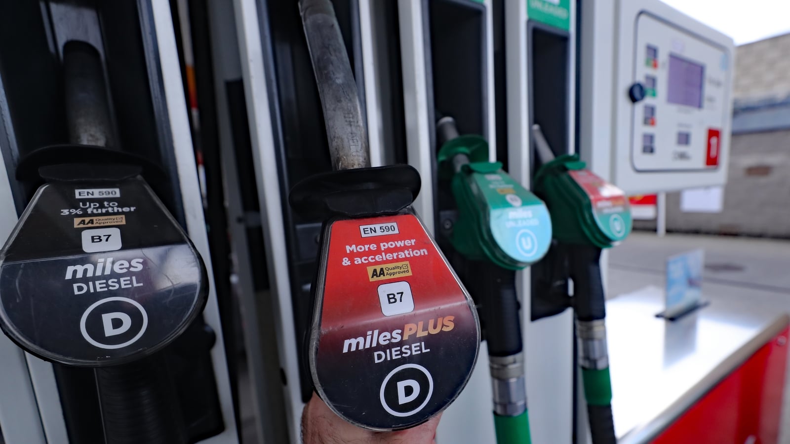 Spain set to reduce VAT on fuel to 10% over Iran war