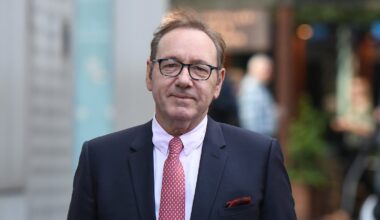 Old Vic settles claim over Kevin Spacey allegations