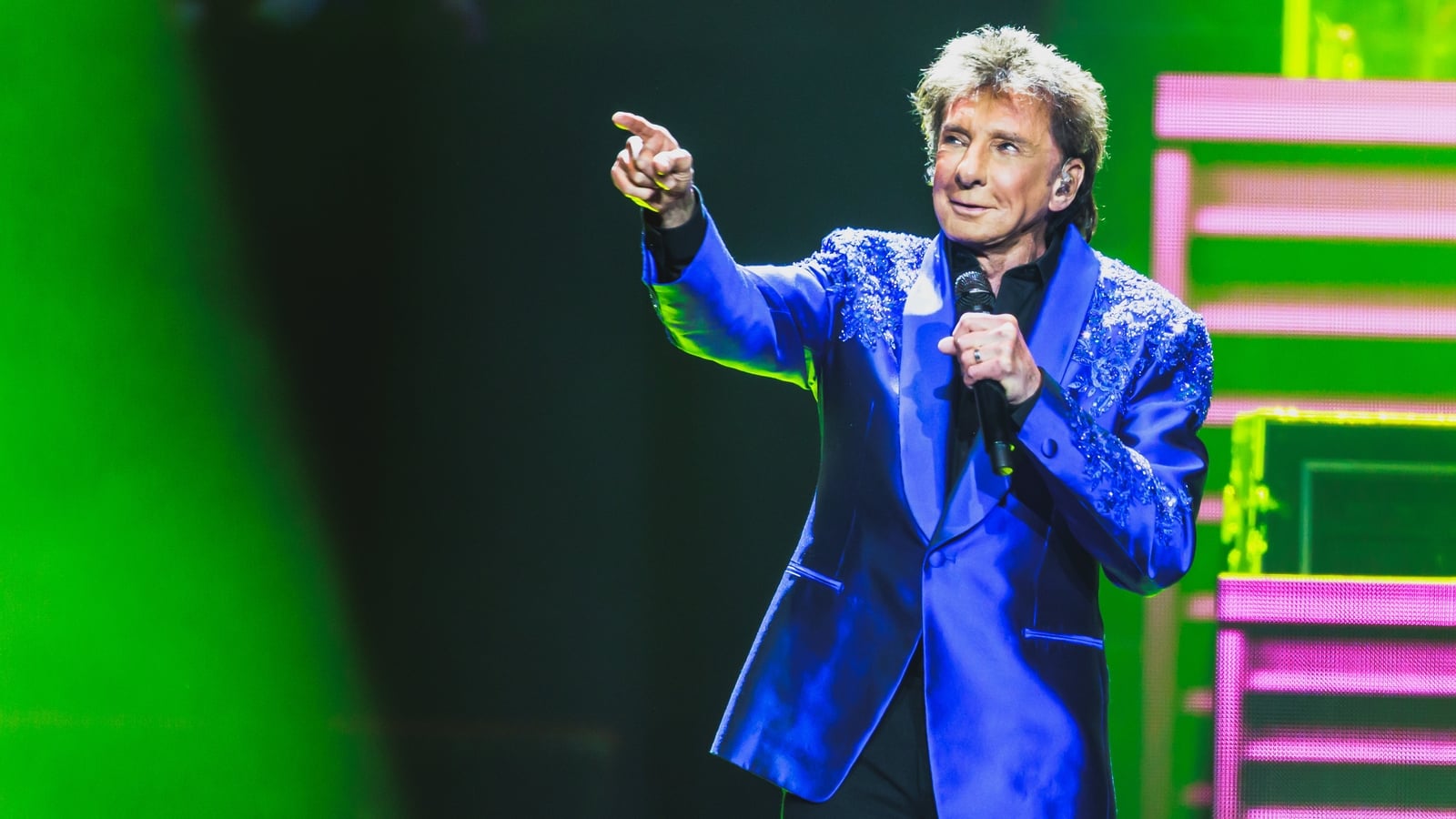 Barry Manilow announces first album in 15 years