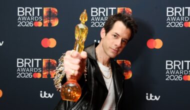 Mark Ronson remembers Amy Winehouse at BRIT Awards